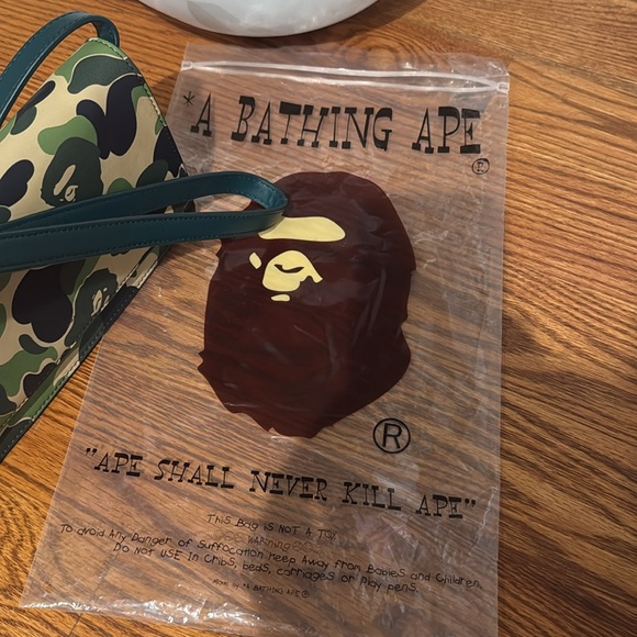 BATHING BAPE camo crossbody - Picture 9 of 9